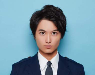 先生你哪位《神木隆之介照片修過頭》連淺野忠信也加入照騙的行列ww