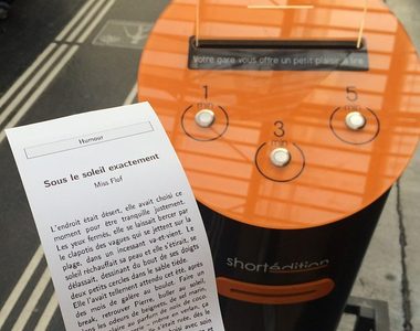 法國車站《免費故事自動販賣機》讓等車的人不無聊