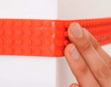 超天才發明《樂高膠帶》讓樂高可以無視重力連結在任何地方
