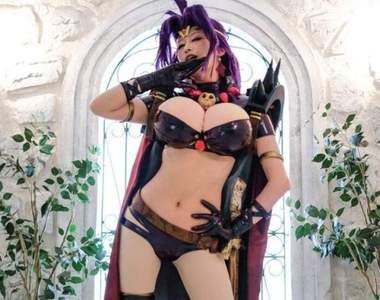 cosplay巨乳道具《秀逗魔導士「白蛇娜卡」》還原不科學身材