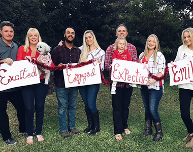 走紅《聖誕家族照》趁機推銷自己就這樣拍