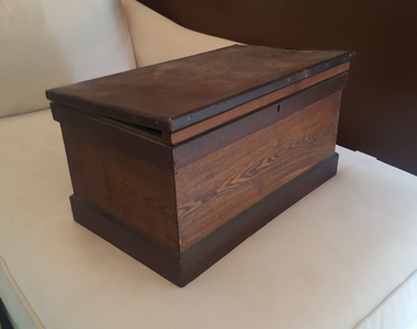 《爺爺衣櫃裡的神秘盒子》超過100年的報紙竟然保存下來了