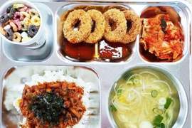 我願意轉學《五星級營養午餐》那當初念書吃的那些真的是...