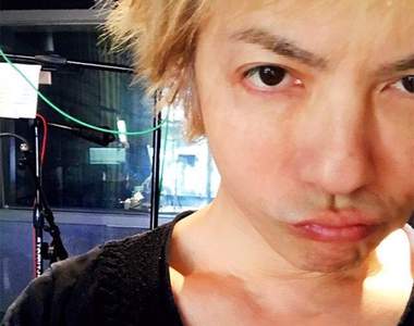 《40代藝人的奇蹟素顏》哪裡有快50歲的大叔還這麼可愛的～（嘟嘴）