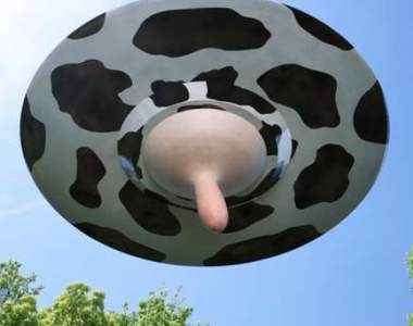 從天而降乳牛奶頭《日本鮮乳廣告》太過直接的表現方式嚇壞推民ww
