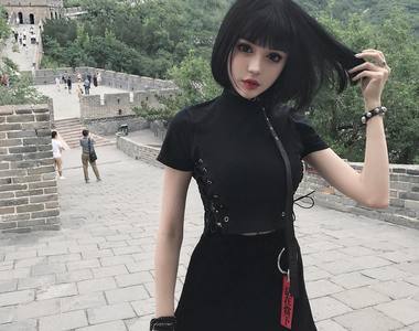《東方真人洋娃娃》kinashen 獨特的黑暗系芭比風格