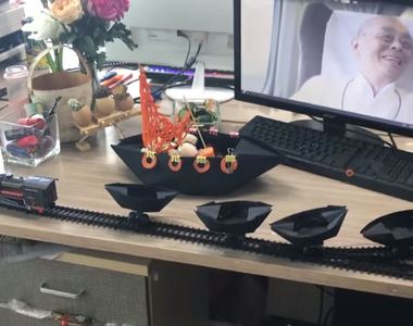 別小看辦公室女孩的威力《如何在辦公室做迴轉壽司》好..簡單！