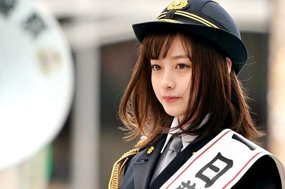 逆天美顏 橋本環奈擔任一日署長宣傳請勿酒駕 透明系天使降臨