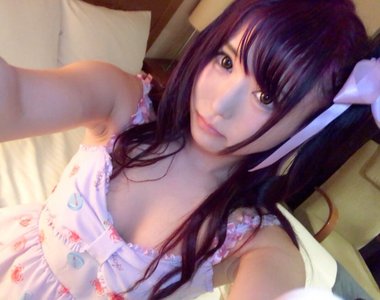 AV女優亞須希《COSPLAY大玩偶像大師演唱會》超羨慕合照的男粉絲……