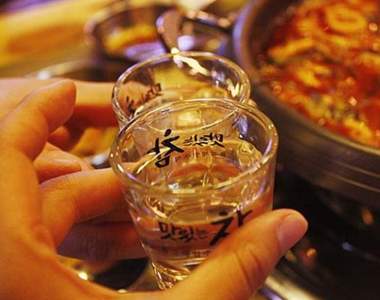 你知道《從喝什麼酒可以看出個性》嗎?喜歡烈酒的人比較愛......