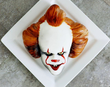 Koalipops 神還原「牠」《小丑翻糖蛋糕》恐怖到讓你不敢切蛋糕（發抖）