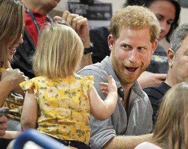 融化網友《哈利王子被小朋友偷吃爆米花》背後的故事你聽說了嗎?