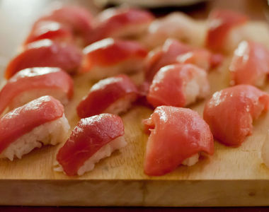 《各種食物中毒》連吃12萬個鮪魚壽司會.....先撐死吧