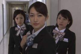 《飛機故障延遲六小時乘客直接報警》怎麼辦不爭氣的笑了