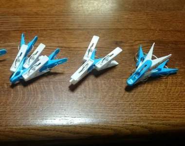 推特瘋傳《曬衣夾自製戰機＆機器人》沒錢買鋼打姆的童年都這樣做