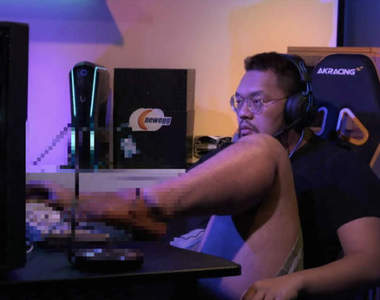 傳說中用腳也贏你《韓國選手在星海爭霸坐姿起爭議》正反意見大爆炸