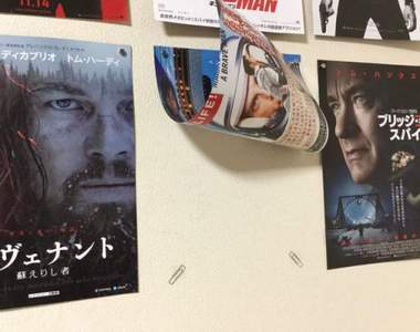 推特瘋傳《不傷牆壁的海報貼法》也不用擔心在海報上留下殘膠♪