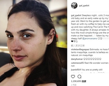 神力女超人《蓋兒加朵》素顏也又帥又可愛無法不為她著迷❤