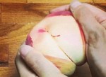 日本推特影片《超完美剝桃子皮》全世界網友都驚呆了Σ(゚△゚;)   日本推特影片《超完美剝桃子皮》全世界網友都驚呆了Σ(゚△゚;)