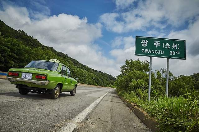 光州大屠殺再現《我只是個計程車司機》載到往死亡之路的乘客是福還是禍 - 圖片12