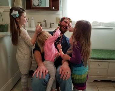 《爸爸每天記錄女兒的經典語錄》結果養了一批讀者定期發落ww