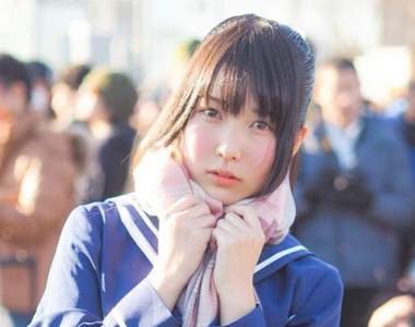 《冬季圍巾制服妹》穿多多的長袖裝扮也是很可愛滴