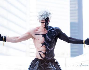 義大利帥氣男Coser《Leon Chiro》擁有八塊肌完美還原許多帥氣ACG男角