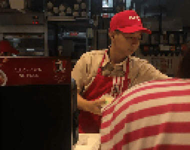 《孔劉在菲律賓打工？》最近沒戲拍只好兼職去......（誤）