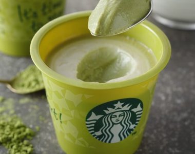 日本星巴克推出《濃厚抹茶迷你布丁杯》比之前的還要更濃郁呦～抹茶增量❤