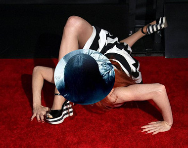 美版《七夜怪譚》貞子卸妝後在紅地毯上驚人的扭曲இ口இ