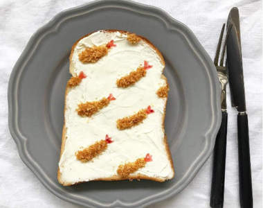 讓餐桌更可愛的方法《彩繪圖案吐司》看到的炸蝦吃進去卻不是炸蝦（？）