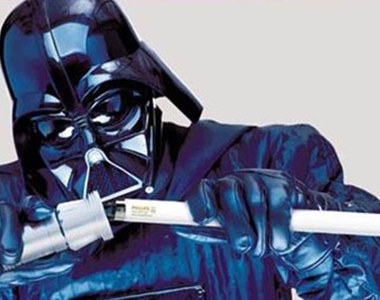 日本網友耍白癡全記錄《被日光燈困住拔不出來》到底怎麼變成這副模樣的……