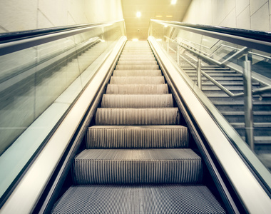 香港《手扶梯倒轉影片曝光》大家在手扶梯上真的要專心啊