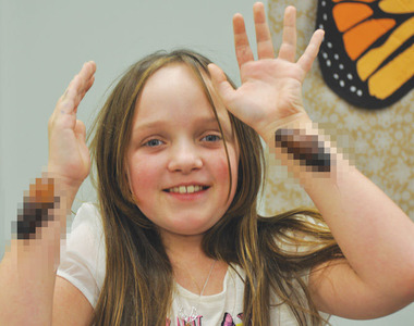 【閱覽注意】《地表最強10歲女孩》養了7000隻小強當寵物......