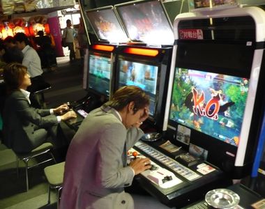 《大型機台前的4種玩家坐姿》「半臀型」太讓人不忍直視www（掩）