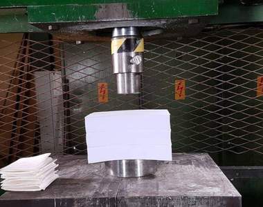 《什麼都能壓的液壓機》這次挑戰1500張紙的壓力粉碎(⊙＿⊙)