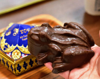 來把《哈利波特巧克力蛙做成蛋糕吃掉》其實做成蛋糕不是重點~重點是...