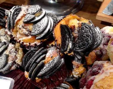 根本化石《插滿OREO的瑪芬蛋糕》連商品名也吐槽不可避ww