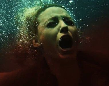 【閱覽注意】《澳洲恐怖傳說再+1》沙灘游泳結果雙腳被咬.....