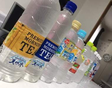 網友實驗《透明飲料猜一猜》在沒有包裝的情況下真能分辨出味道嗎?