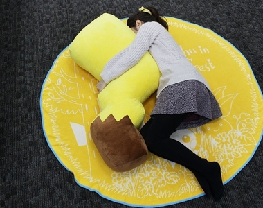 精靈寶可夢《超大皮卡丘尾巴抱枕》抱緊緊都不想起床了～