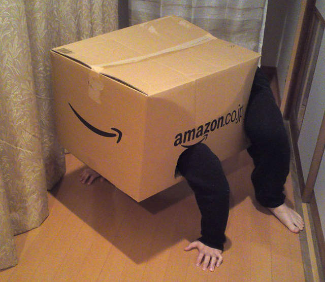 網友發現 Amazon紙箱的正確用法 原來是 腐生物 的身體啊