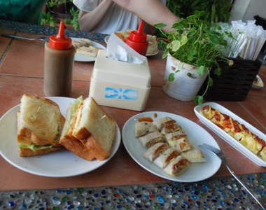 韓人遊台小疑問《為什麼台灣早餐店都很愛吵架》鐵板麵加半熟蛋還是全熟是永遠的謎題