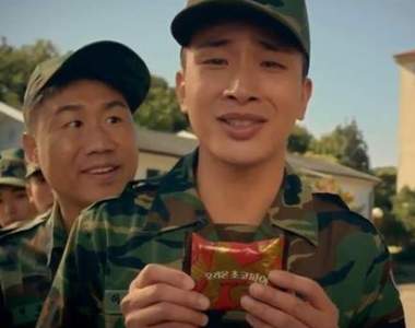 《意外獲得終生巧克力供應的北韓寄生蟲士兵》這一逃脫讓他迎接截然不同的人生