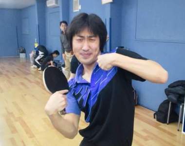 《搞笑系桌球藝人》超認真拿真功夫出來開玩笑的傢伙XD