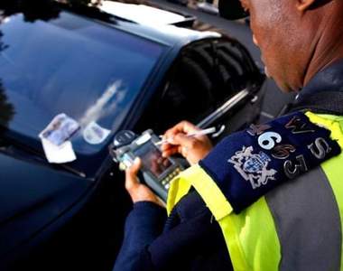 好孩子別學《網友分享如何避免收到停車費》是說用這招也要碰運氣啦XD