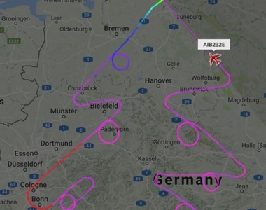 有點狂《讓飛機飛行5小時畫出一棵聖誕樹》這到底是資源浪費還是創意行為呢？