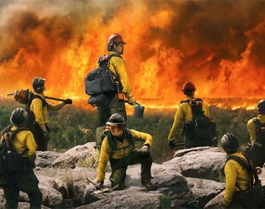 救災電影《無路可退》重現2013年森林大火中的慘烈犧牲