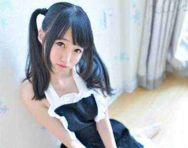 《雙馬尾裸體圍裙》老一點的看到你就會想到情色廚房的情節