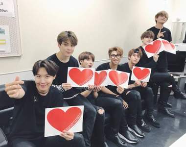 男友求救《如果女友是迷妹怎麼辦》手機沒有你們合照只是第一關